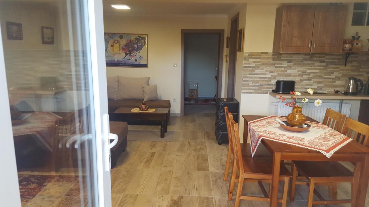 Gyoengyvirag Apartman Keszthely Exteriör bild